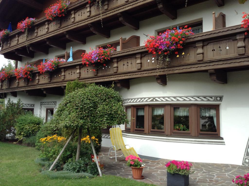 Hotel Garni Almhof Seefeld in Tirol Buitenkant foto