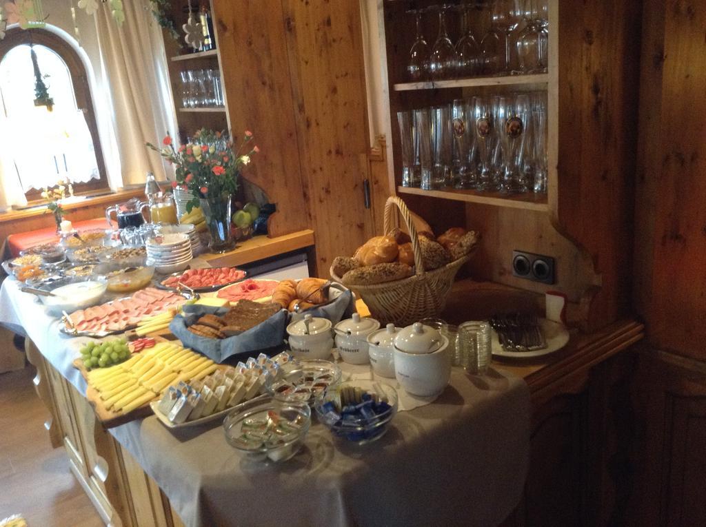 Hotel Garni Almhof Seefeld in Tirol Buitenkant foto