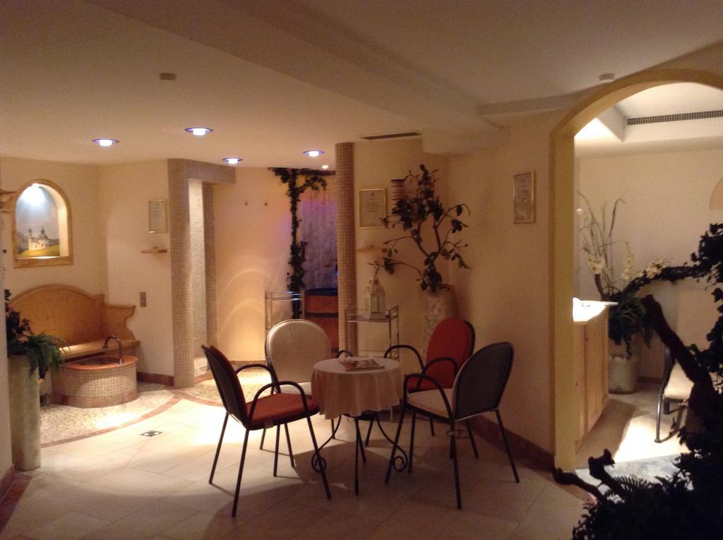 Hotel Garni Almhof Seefeld in Tirol Buitenkant foto