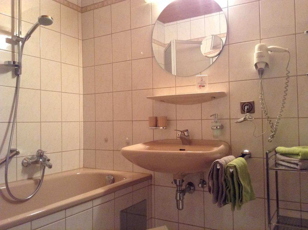 Hotel Garni Almhof Seefeld in Tirol Buitenkant foto